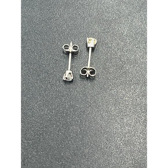 Vintage Studex 585 14k White Gold
Clear Cubic Zirconia 3mm Stud Earrings - Picture 9 of 9
